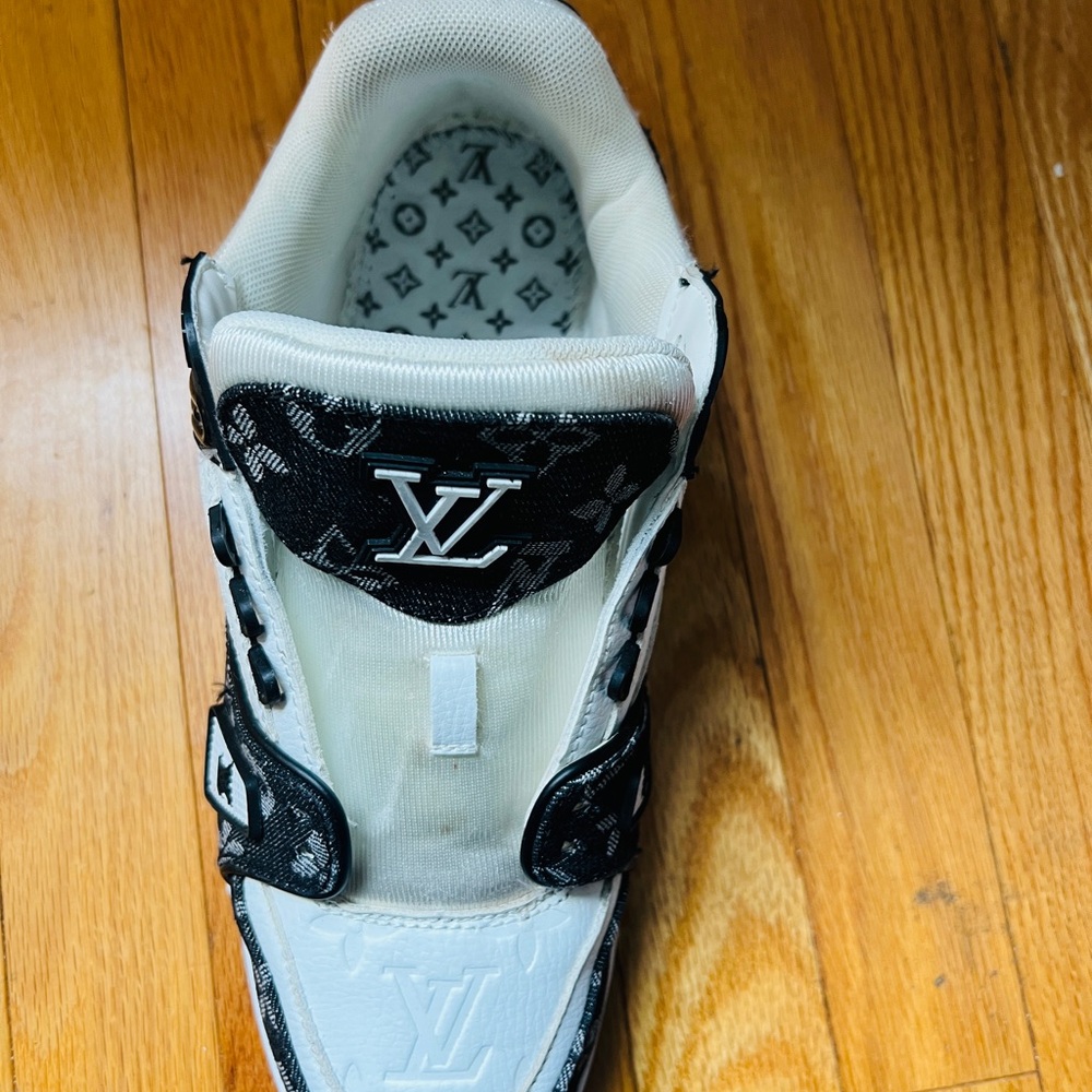 Louis Vuitton White High-Top Sneakers - Picture 4 of 7